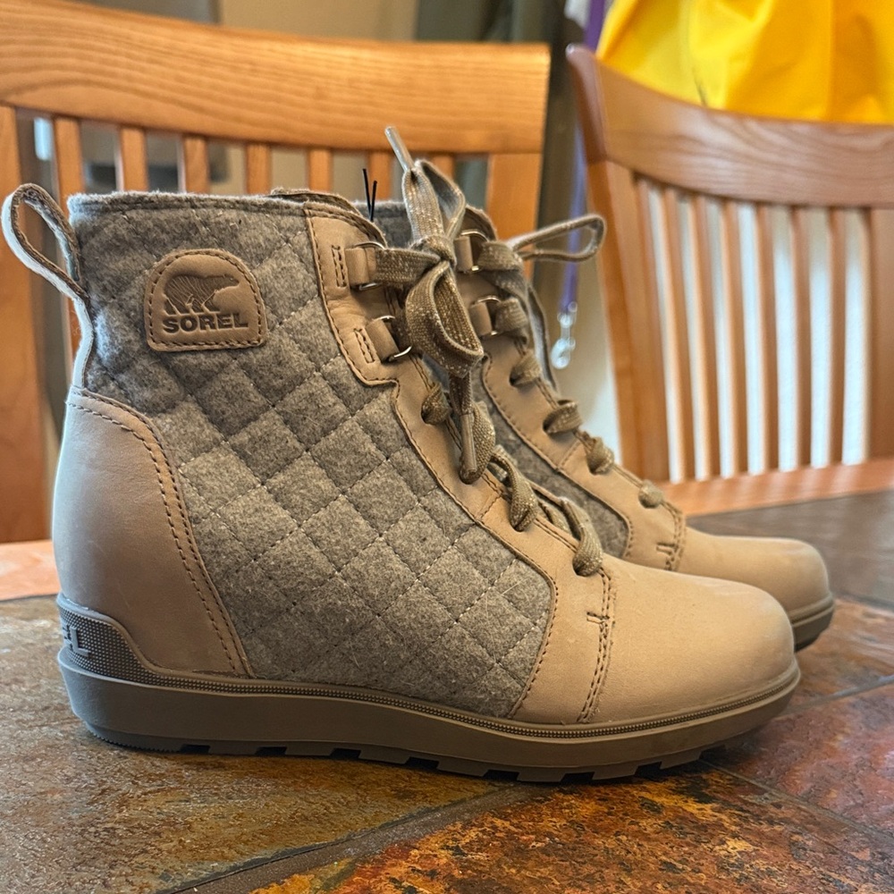Sorel Women's Tan and Gray Evie II Heeled Boots 8.5